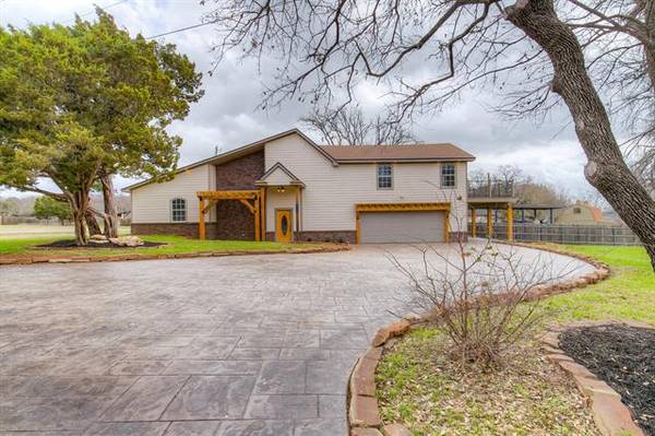 419 Sky Harbour Court, Granbury, TX 76049