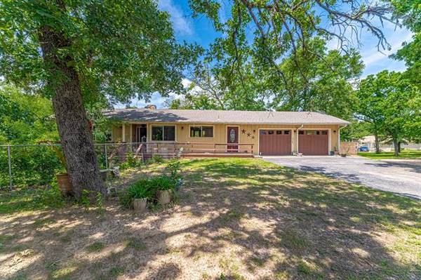 311 Oak Lane, Tool, TX 75143