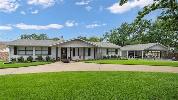 102 Shadywood Place, Enchanted Oaks, TX 75156