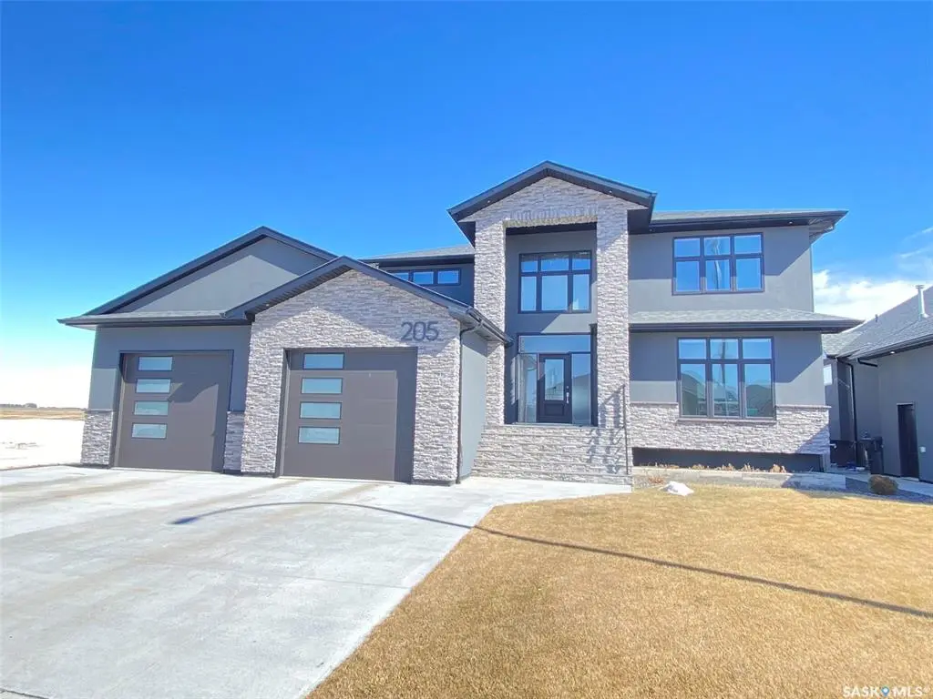 205 Creekside WAY, Weyburn, SK S4H 3C1