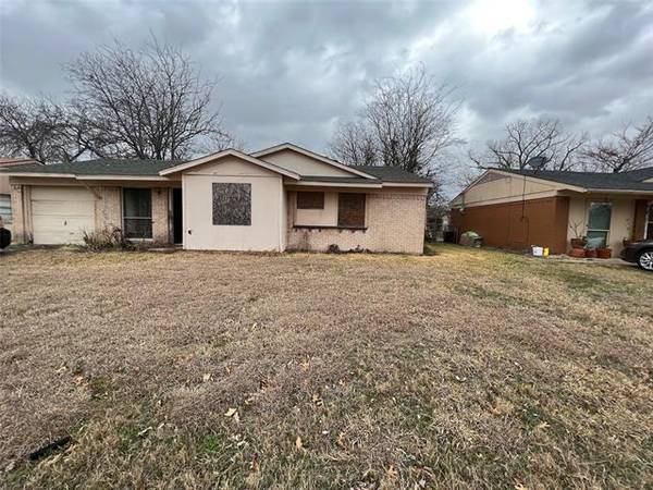 510 E Cober Drive, Grand Prairie, TX 75051