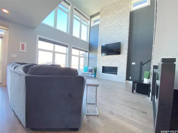 205 Creekside WAY, Weyburn, SK S4H 3C1