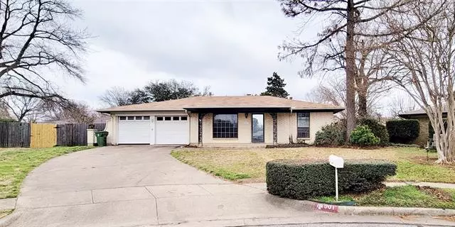 901 Kristin Court, Arlington, TX 76012