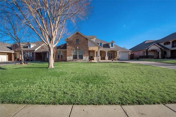 2939 N Camino Lagos, Grand Prairie, TX 75054