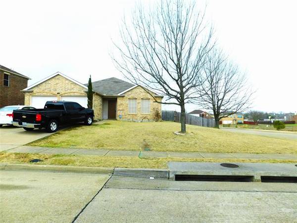 1600 Waters Edge Drive, Glenn Heights, TX 75154