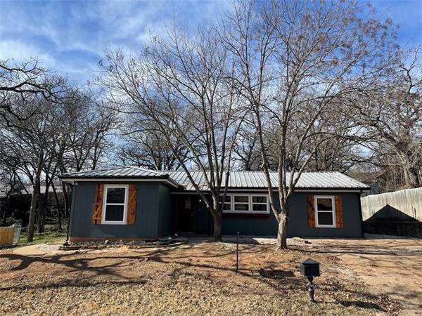 2101 3rd Avenue, Mineral Wells, TX 76067