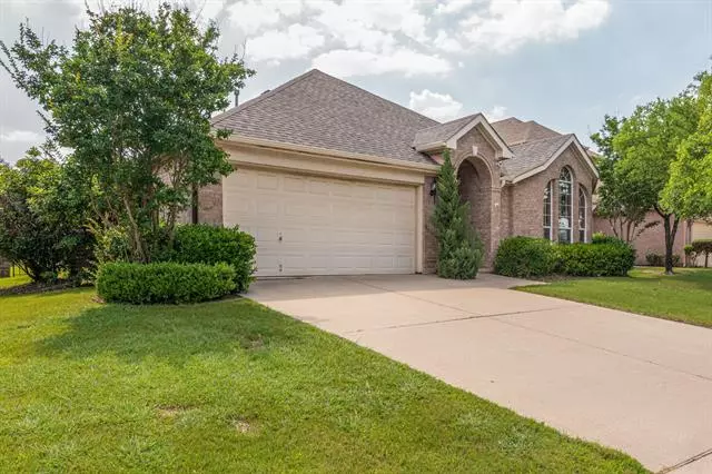 5775 Walnut Creek Drive, Fort Worth, TX 76137