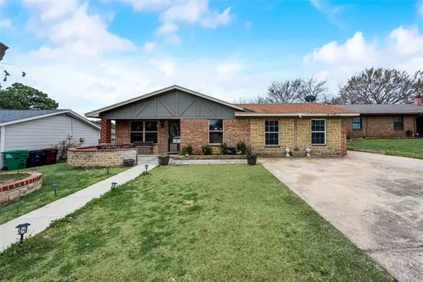 Denton, TX 76209,1608 Oak Tree Drive