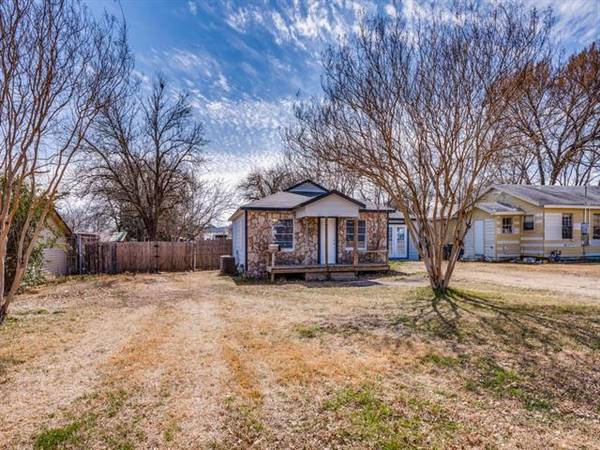 538 W 6th Street, Lancaster, TX 75146