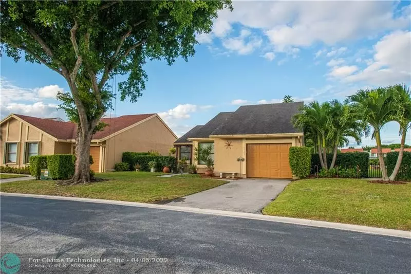 5723 Northpointe Ln, Boynton Beach, FL 33437