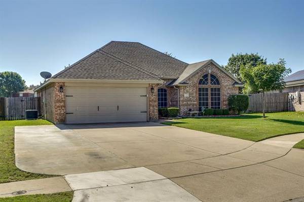 913 Raenae Drive, Burleson, TX 76028