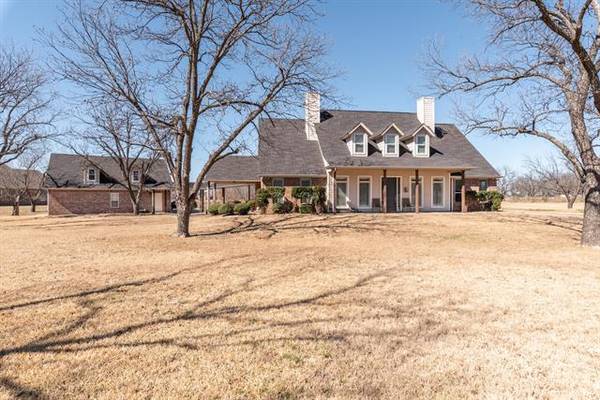 9222 Monticello Drive, Granbury, TX 76049