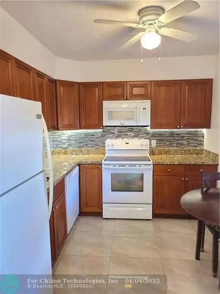 Lauderdale Lakes, FL 33311,2821 Somerset Dr  #403