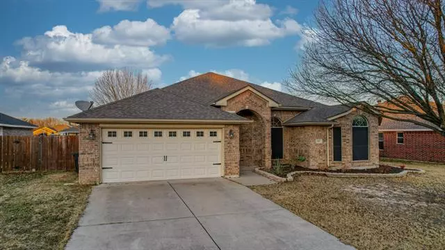 210 Waverly Court, Weatherford, TX 76085