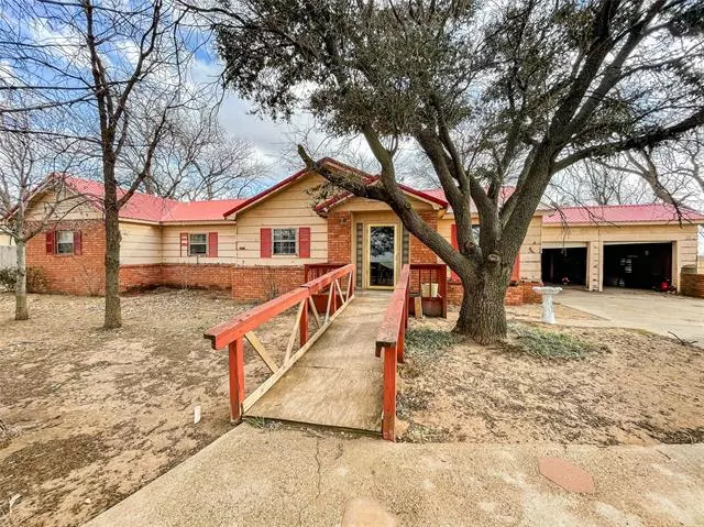 705 Carothers Avenue, Rochester, TX 79544