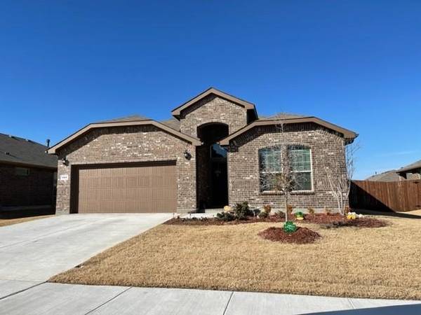 564 Redding Drive, Saginaw, TX 76131