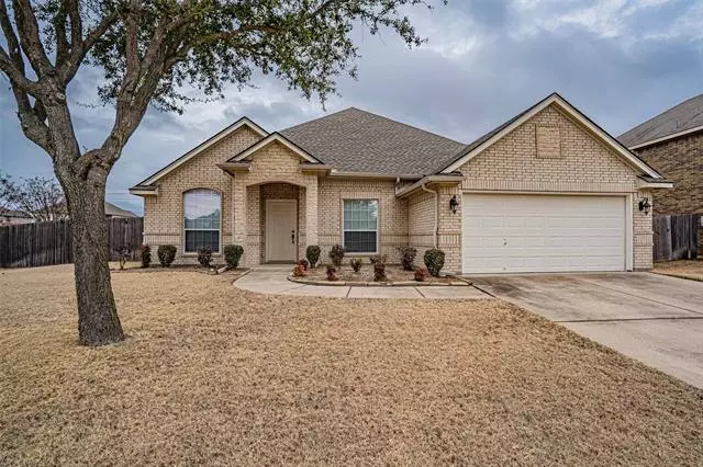 201 Lorient Drive, Mansfield, TX 76063