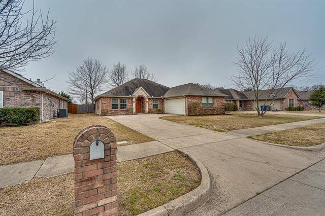 104 Hunters Trail, Red Oak, TX 75154