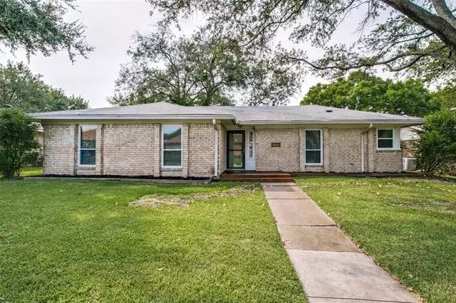 2232 Roundrock Drive, Carrollton, TX 75007