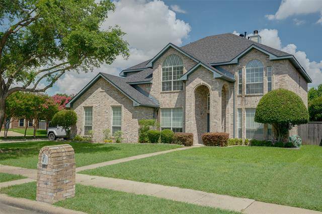 402 Hampton Circle, Grand Prairie, TX 75052