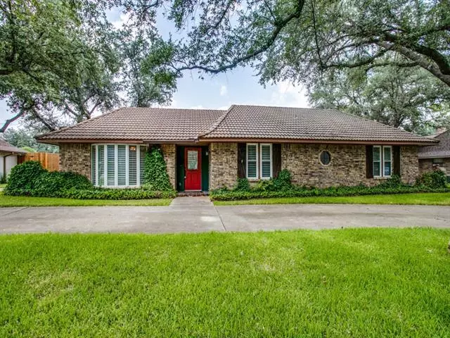 2542 Huntwick Street, Grand Prairie, TX 75050