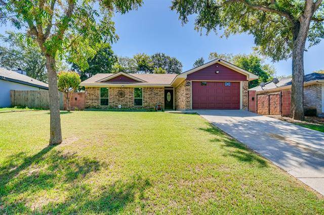 1442 Lake Crest Drive, Grand Prairie, TX 75051