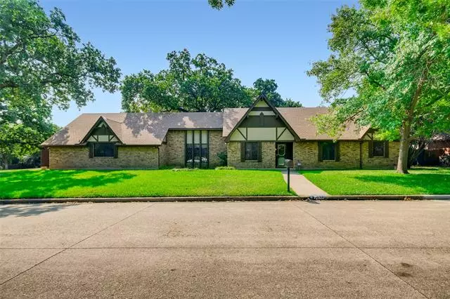 2401 Axminster Drive, Grand Prairie, TX 75050