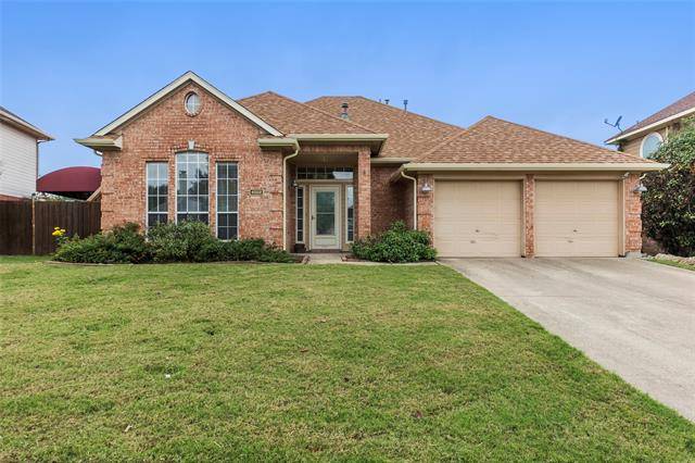 4559 Queenswood Drive, Grand Prairie, TX 75052