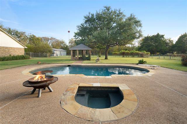 213 Cedar Drive, Grand Prairie, TX 75052