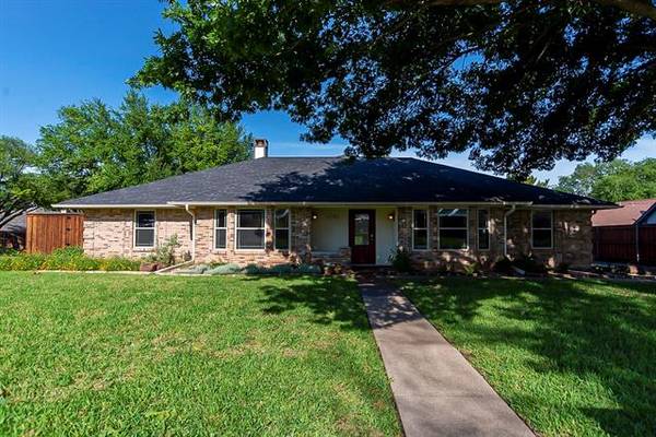 3702 Ridgewood Drive, Grand Prairie, TX 75052