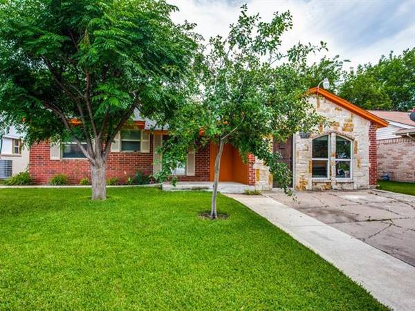 337 Sparks Street, Grand Prairie, TX 75051