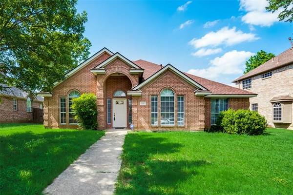 1320 Bold Forbes Drive, Grand Prairie, TX 75052