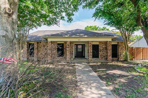 510 Redwood Drive, Grand Prairie, TX 75052