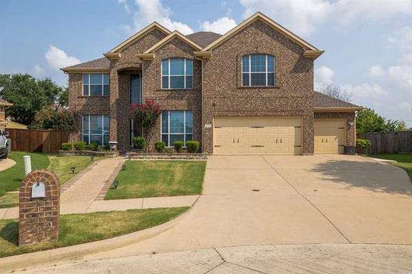 2376 Merlin Drive, Grand Prairie, TX 75052