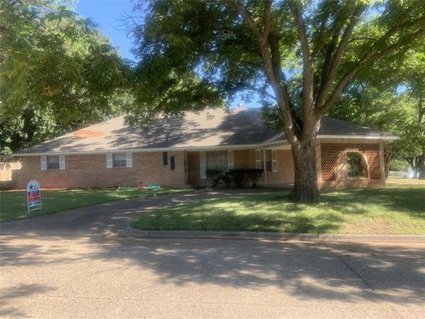 2402 Nottingham Place, Grand Prairie, TX 75050