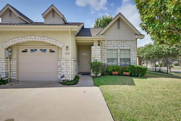 839 Lindbergh Lane, Grand Prairie, TX 75051