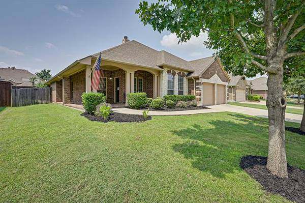 3015 Hideaway Drive, Grand Prairie, TX 75052