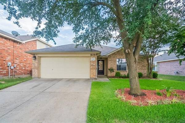 1039 Wood Brook Drive, Grand Prairie, TX 75052