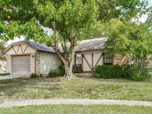 2922 HAYMEADOW Drive, Grand Prairie, TX 75052