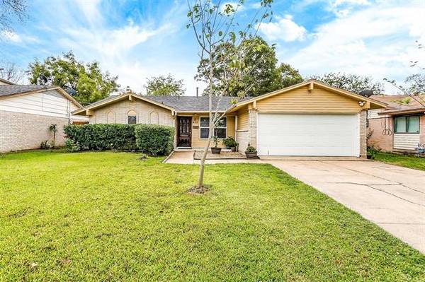 425 Forrest Hill Lane, Grand Prairie, TX 75052