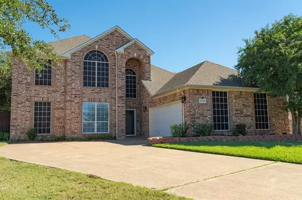 2728 Forest Lake Drive, Grand Prairie, TX 75052