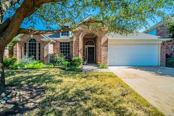 1748 Hidden Brook Drive, Grand Prairie, TX 75050