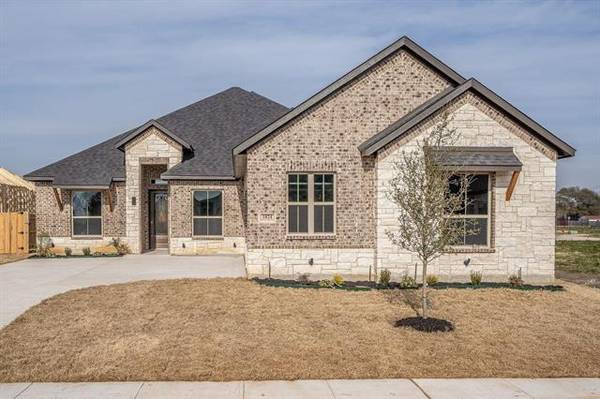 5226 Royal lake Drive, Grand Prairie, TX 75052