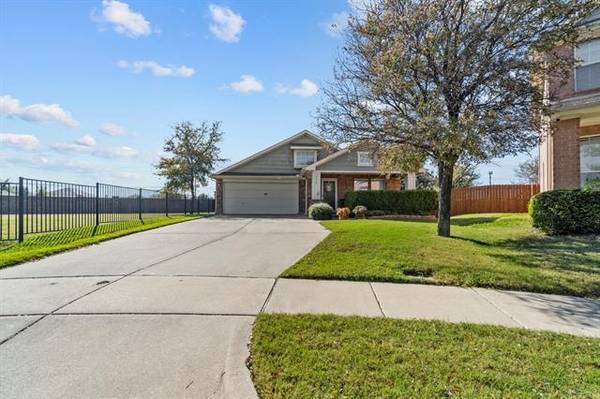 2679 Basswood Drive, Grand Prairie, TX 75052