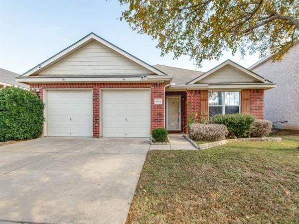 5904 Crestview Drive, Grand Prairie, TX 75052