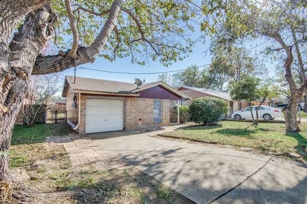 2450 Avenue A, Grand Prairie, TX 75051