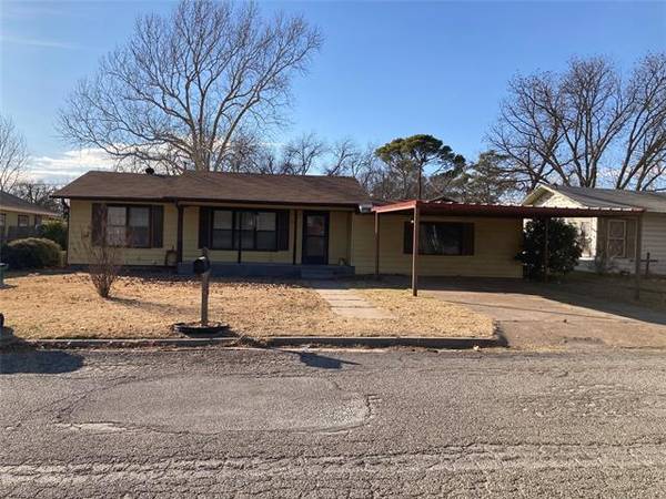 212 Colorado Avenue, Graham, TX 76450