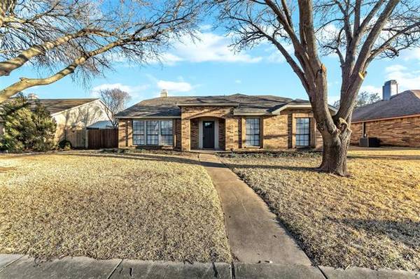 254 E Ridgegate Drive, Garland, TX 75040