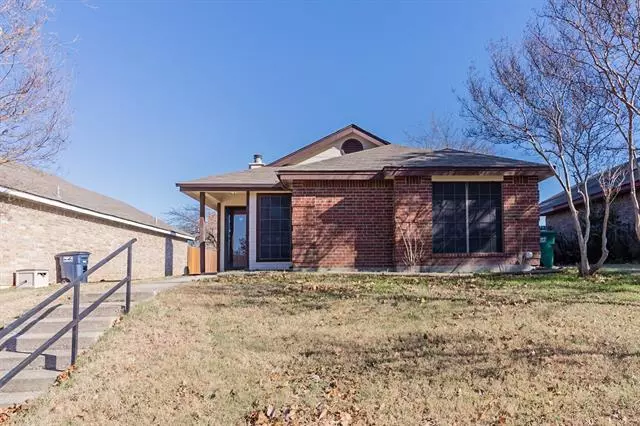 7220 Blackthorn Drive, Fort Worth, TX 76137