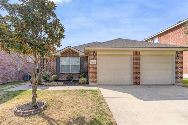 10029 Chrysalis Drive, Fort Worth, TX 76131